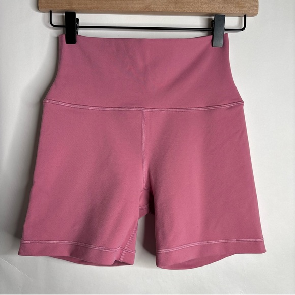 Aritzia Golden BUTTER Cheeky Infinite Hi-Rise 5" Short size 4 - Picture 1 of 7